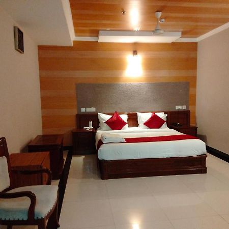 פלקאד Hotel Jyothis Regency מראה חיצוני תמונה
