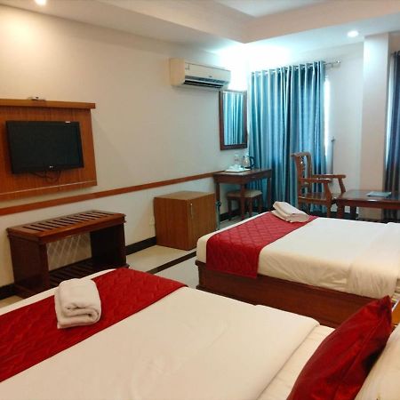 פלקאד Hotel Jyothis Regency מראה חיצוני תמונה