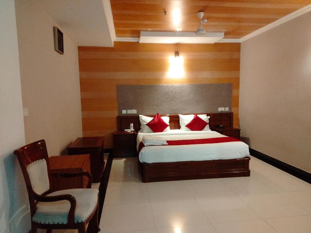 פלקאד Hotel Jyothis Regency מראה חיצוני תמונה