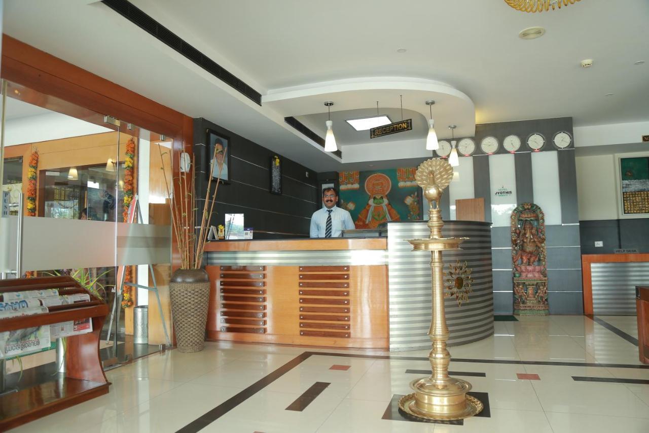 פלקאד Hotel Jyothis Regency מראה חיצוני תמונה
