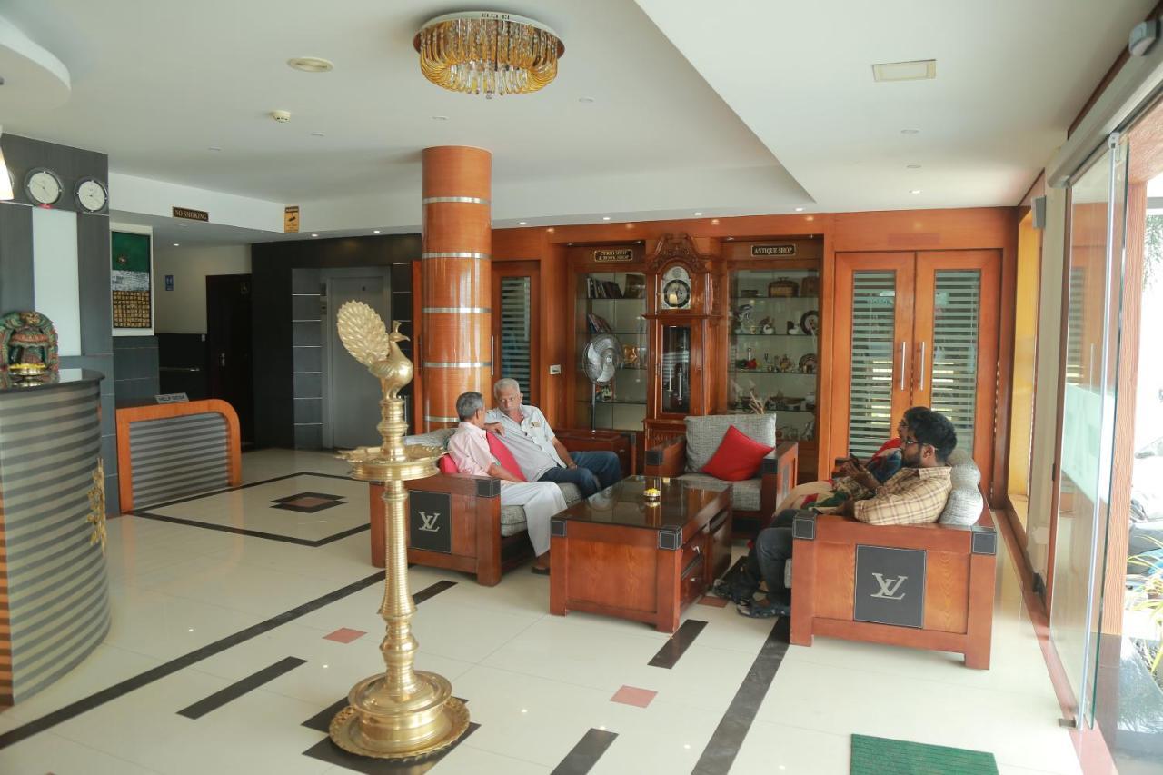 פלקאד Hotel Jyothis Regency מראה חיצוני תמונה