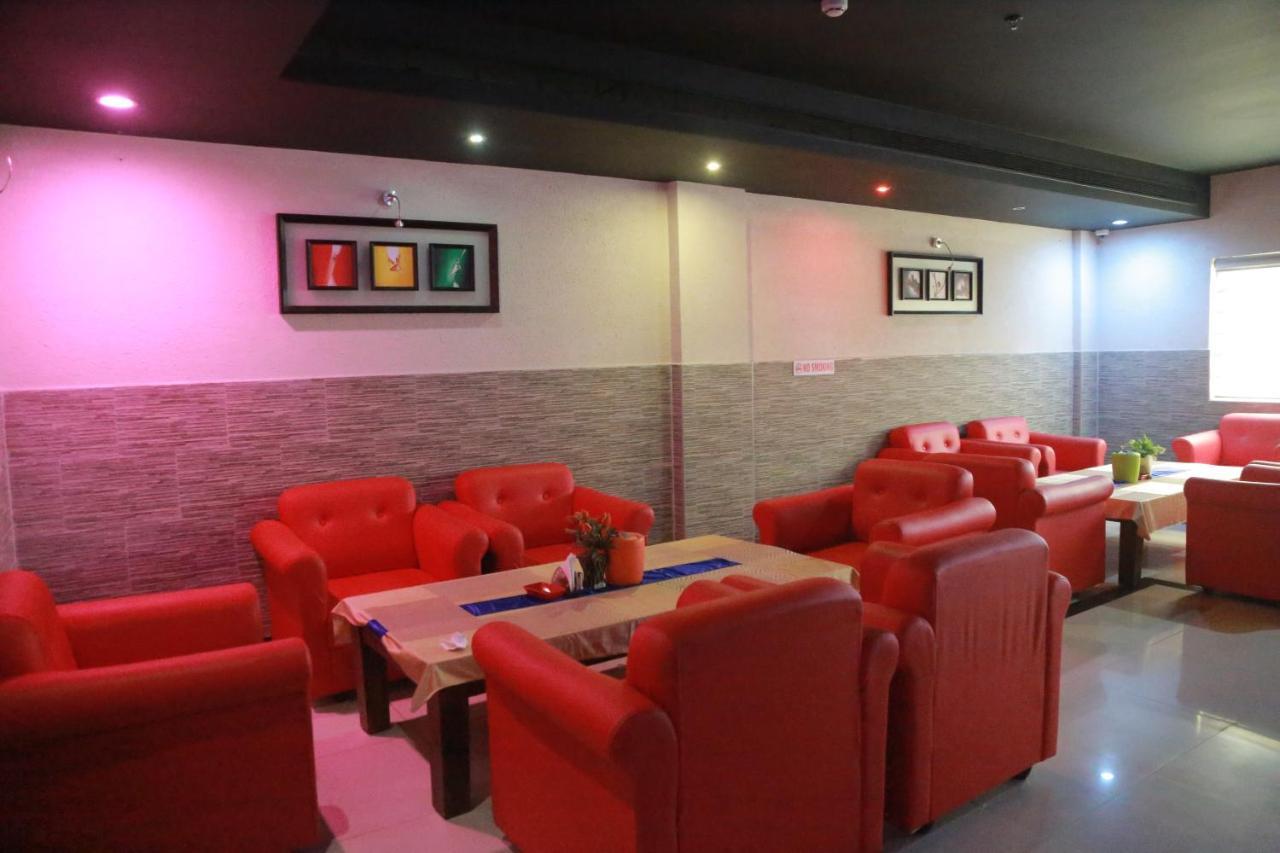 פלקאד Hotel Jyothis Regency מראה חיצוני תמונה