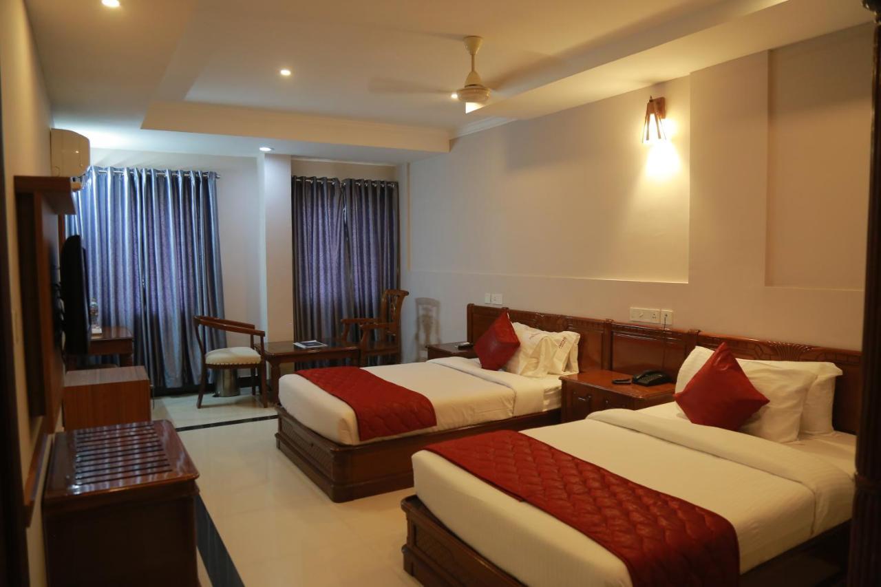 פלקאד Hotel Jyothis Regency מראה חיצוני תמונה