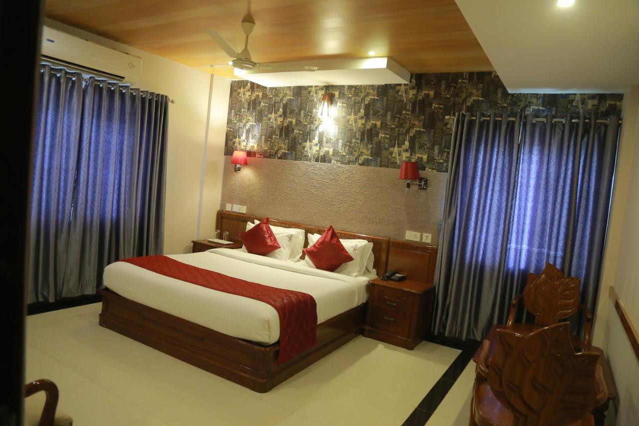 פלקאד Hotel Jyothis Regency מראה חיצוני תמונה
