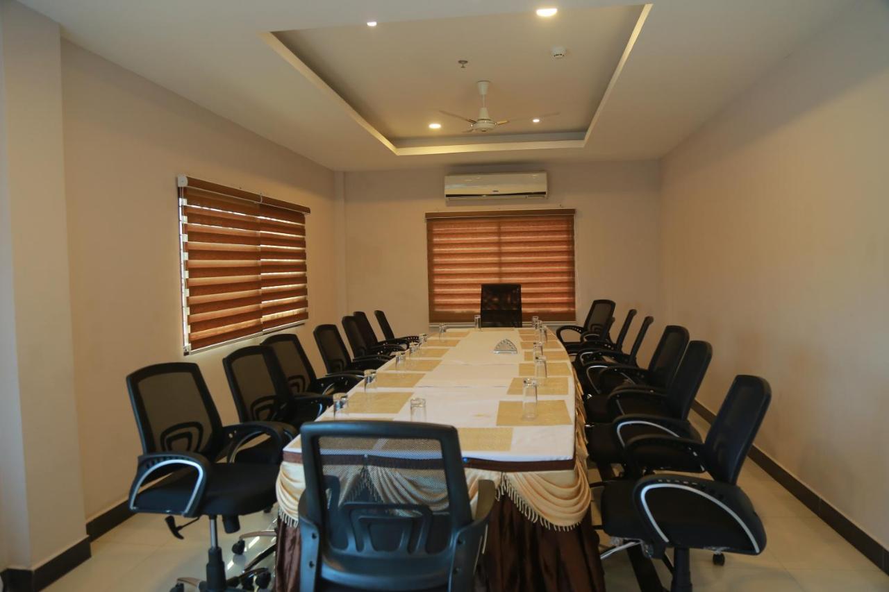 פלקאד Hotel Jyothis Regency מראה חיצוני תמונה